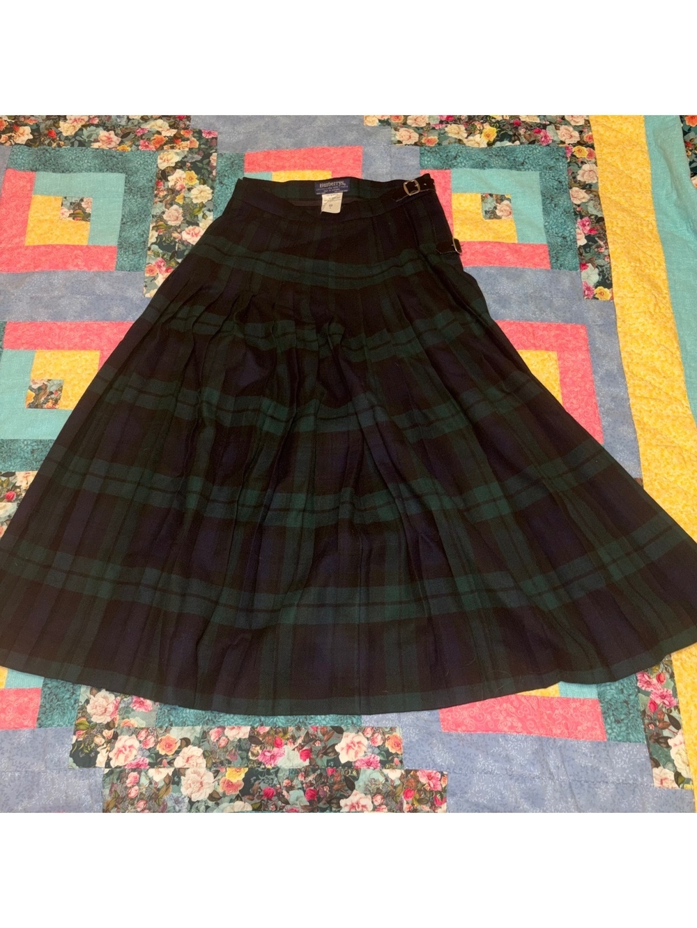 Vintage Burberrys $1750 100% Wool Pleated Tartan Skirt Made in Scotland, Size 8 - Picture 3 of 9